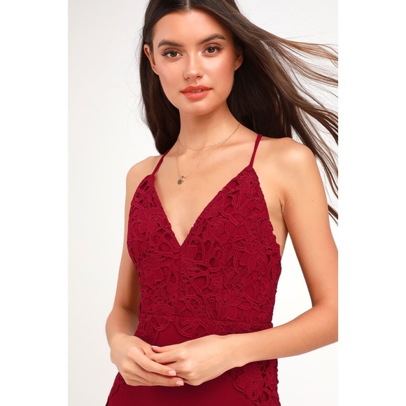♥️ Lulu’s Red Lace Backless Dress ♥️ - Picture 5 of 6